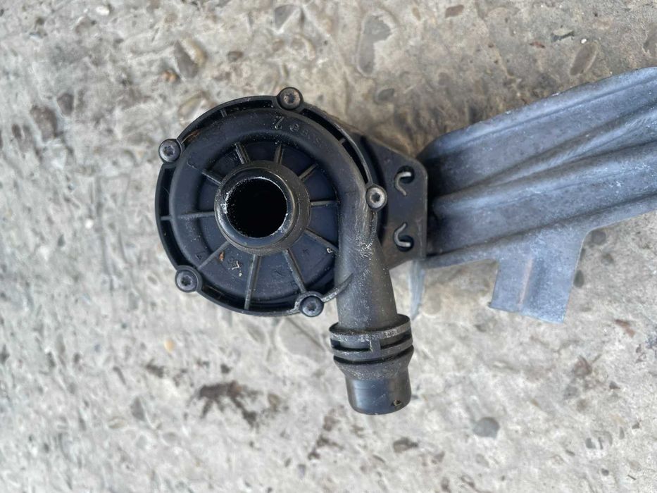 Додаткова помпа BMW X3 G01 11518663248