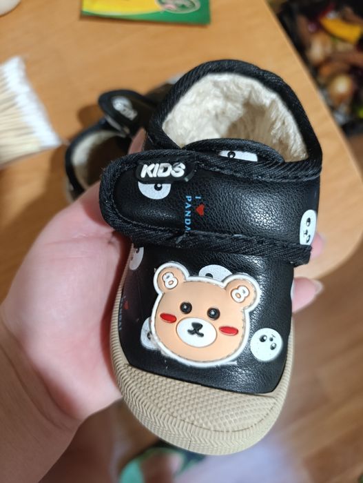 Продам детские ботинки теплые в хорошем состояние