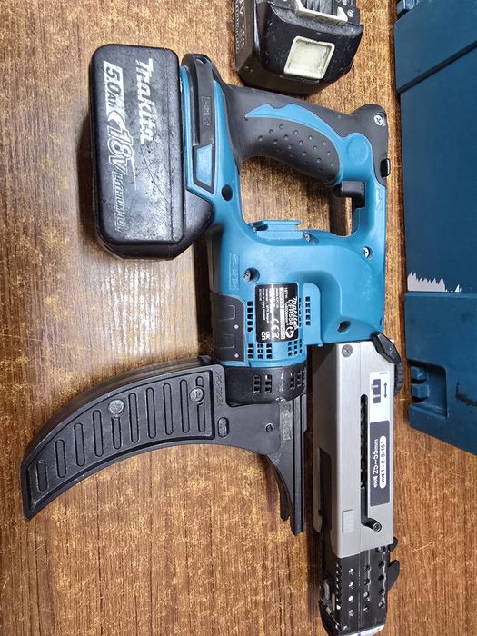 Makita DFR550 wkrętarka z magazynkiem + 2 x Aku