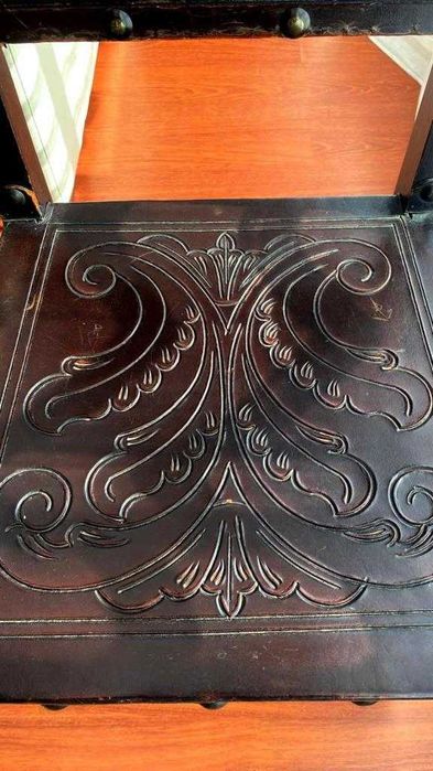 Mesa de Sala c/ Cadeiras (em mogno)