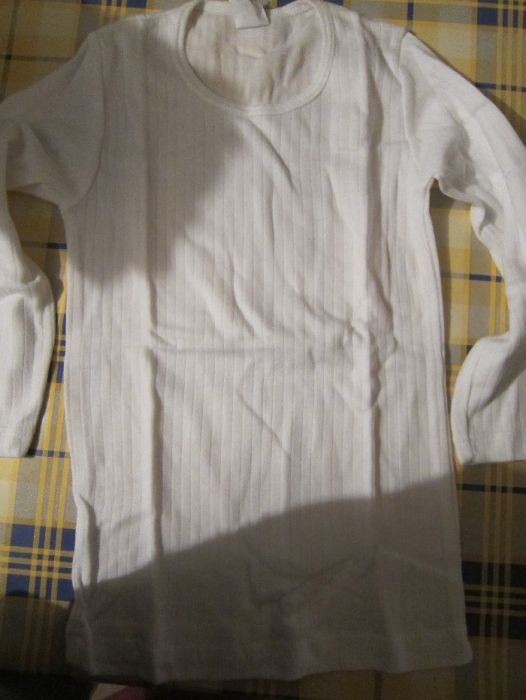 Camisola interior Branca com com Gatinhos por toda a camisola Tica 2,