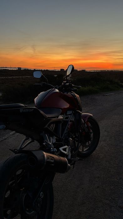 CB125R 2023 vermelha