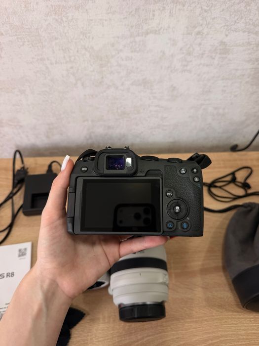 Фотоапарат Canon EOS R8 Body та обʼєктив Canon RF 70-200mm f/2.8L IS USM LENS