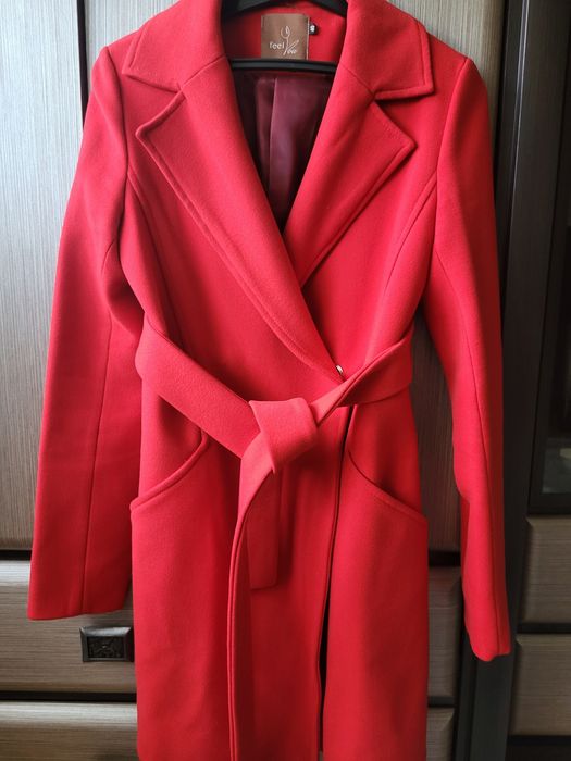 Елегантне жіноче пальто