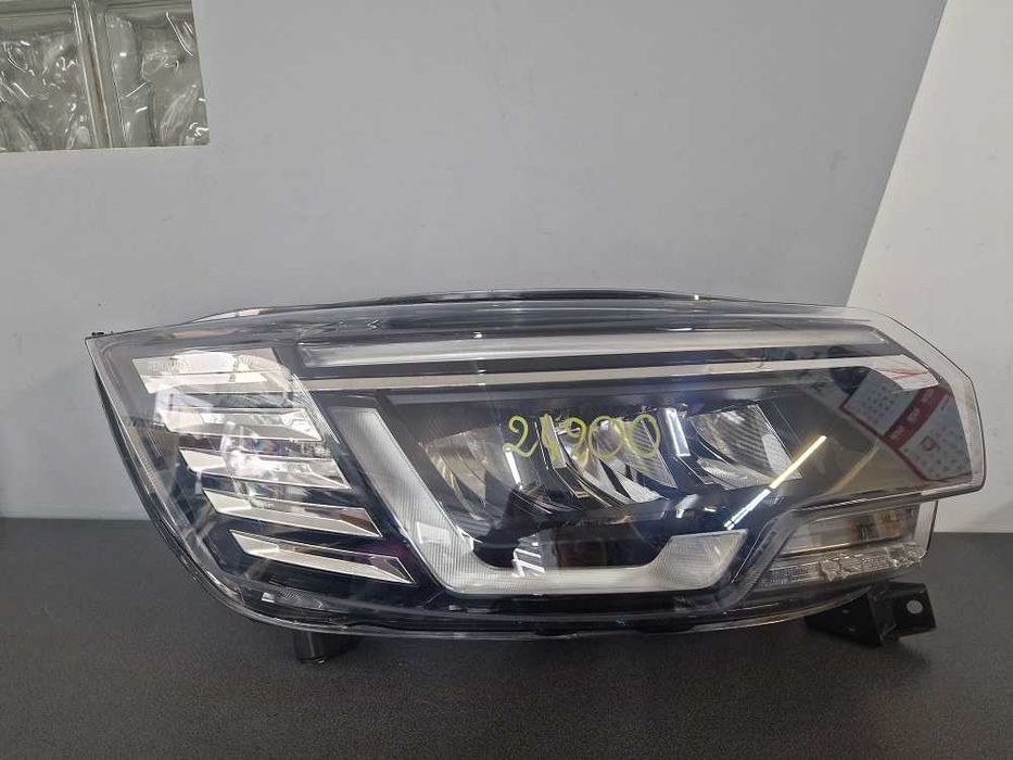 Renault Trafic III Lift IV 21r.- Lampa Przód Prawa