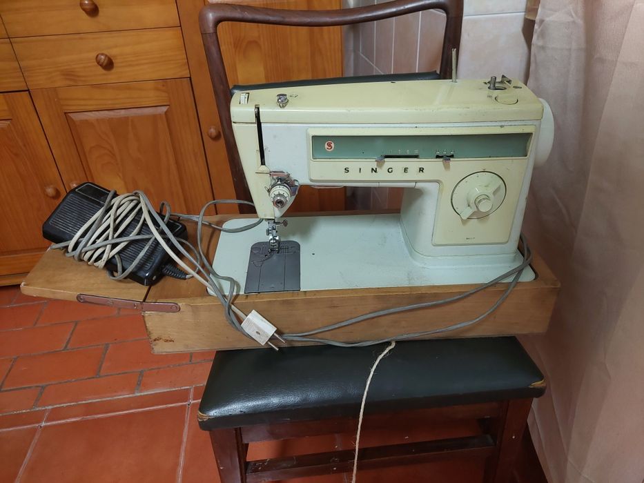 Maquina costura elétrica Singer