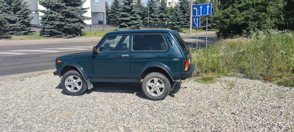 Автомобіль Нива 212140