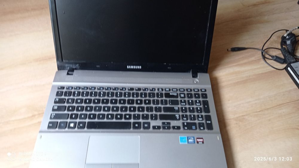Laptop Samsung z zasilaczem