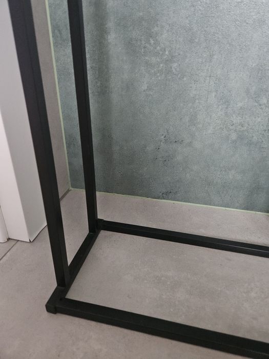 Stojak na ręczniki czarny loft wysokość 71cm-80,5 cm