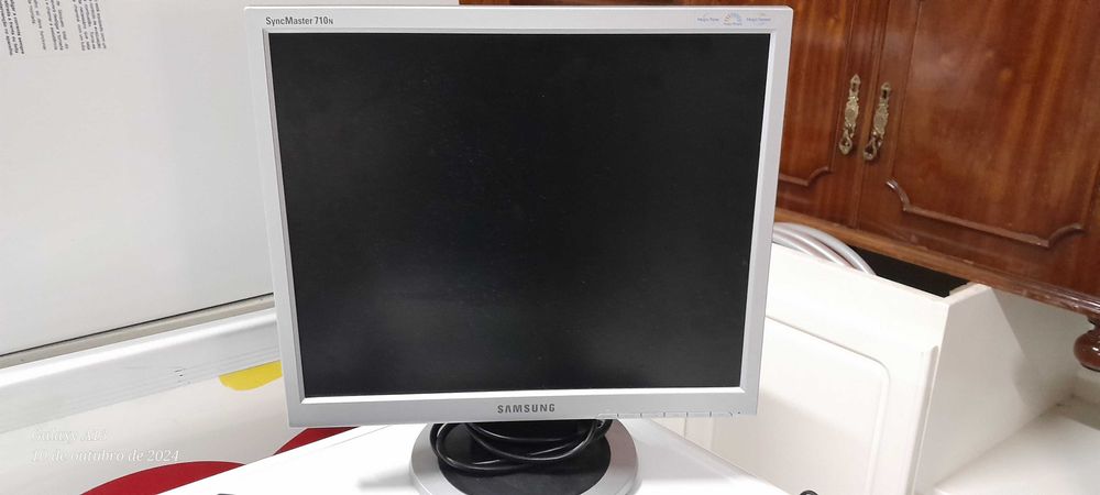 Monitor, teclado e rato