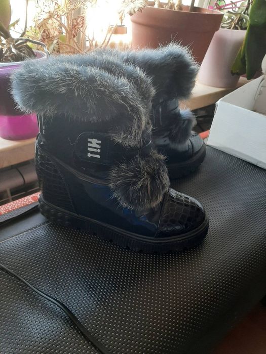 Зимові шкіряні сапожки з натуральним хутром