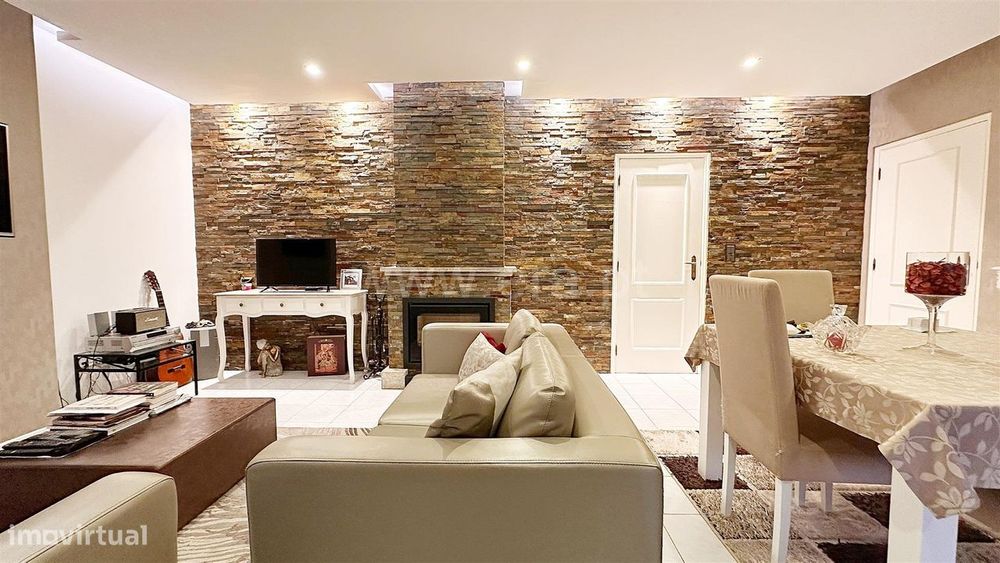 Moradia Geminada T3, Areosa