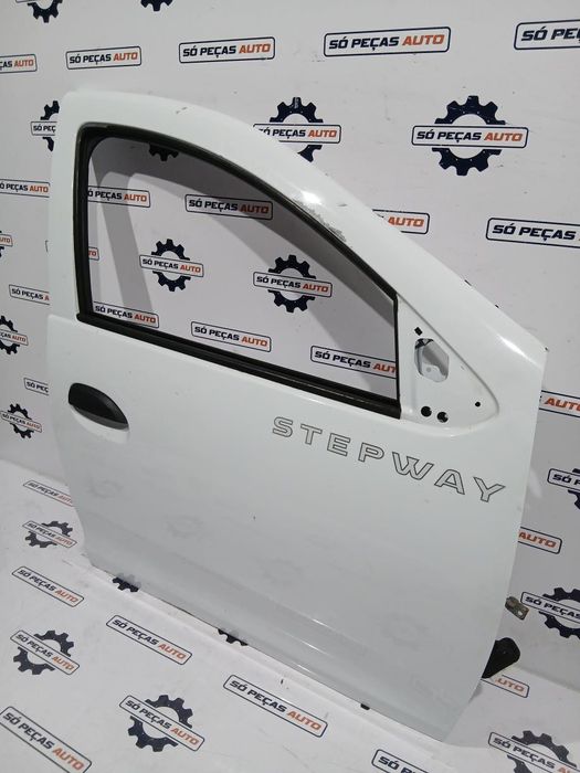 PORTA FRENTE DIREITA BRANCA DACIA SANDERO STEPWAY 0.9TCE ANO: 2014