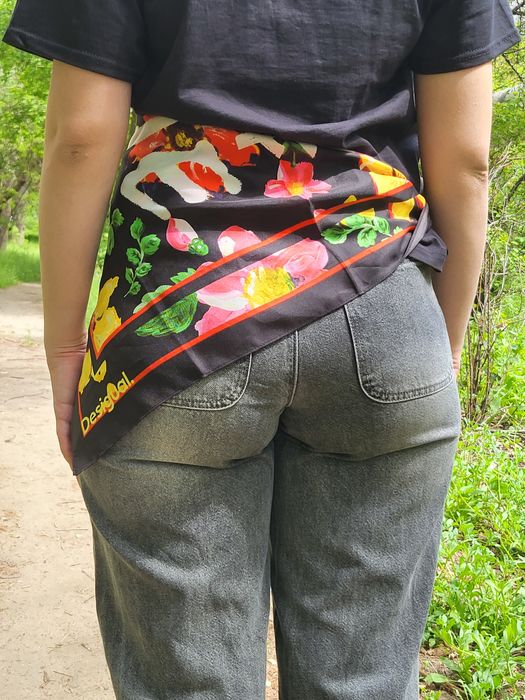 Яскрава хустка Desigual