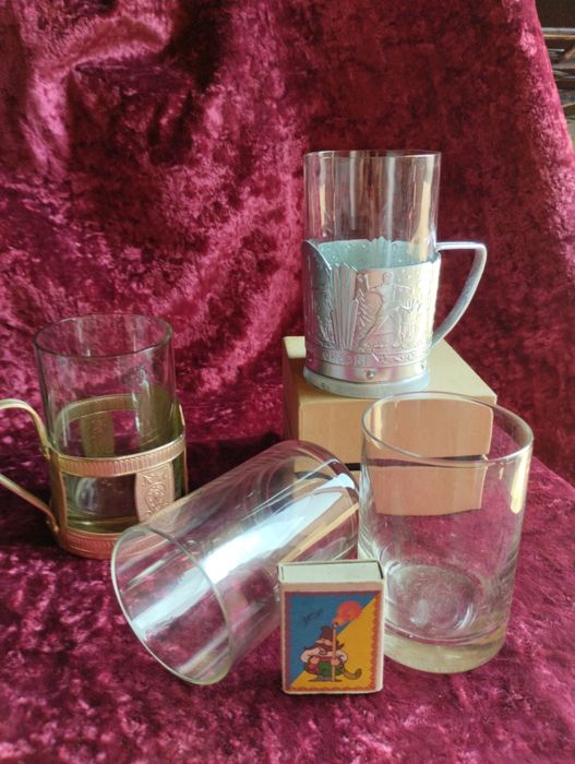 Підстаканник та стакани для них