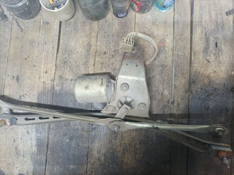 Трапеции дворников,вакум тормозной Ваз-09,Таврия б/у