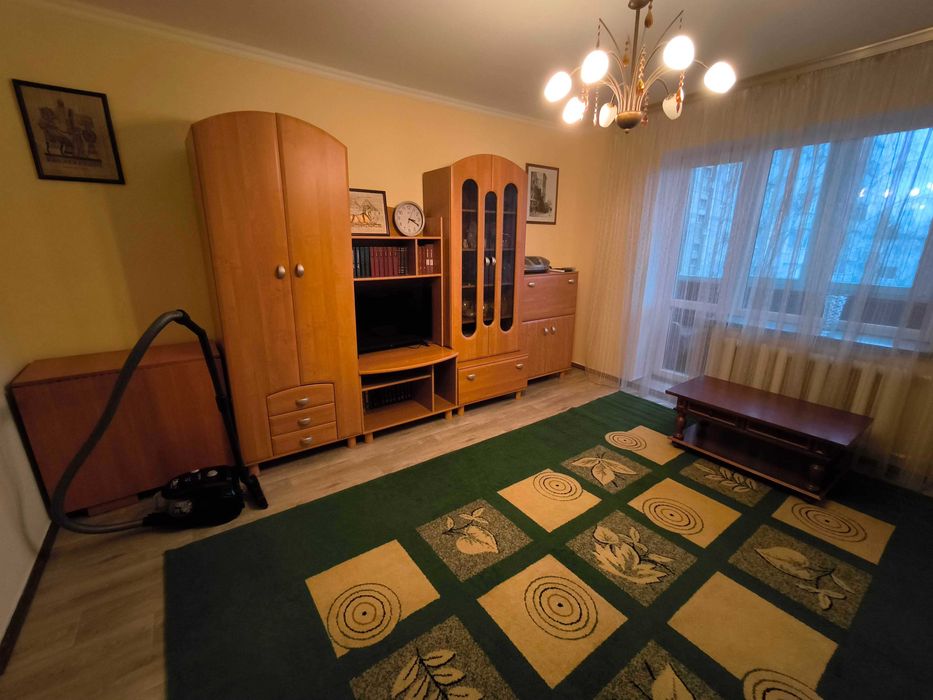 Здам простору 3-кімн квартиру з косм ремонтом у тихому центрі міста.