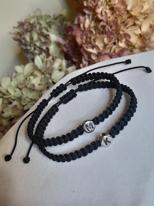 Bransoletki Sznurkowe z Inicjałem