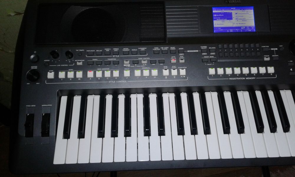 Продам синтезатор Yаmaha PSR S 670