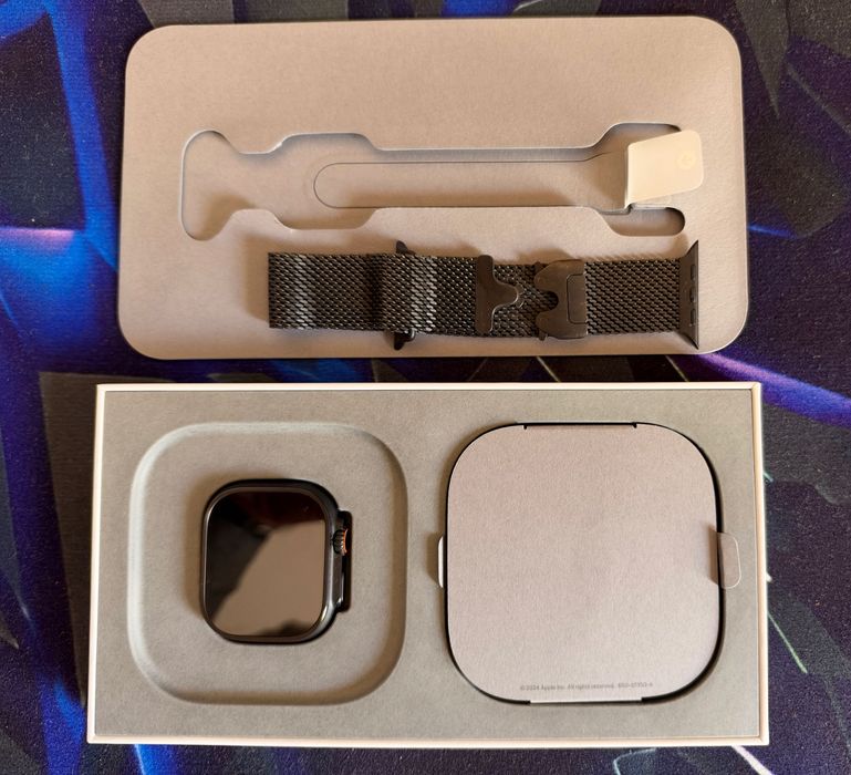Apple Watch Ultra 2 preto com loop milanesa em titânio preto