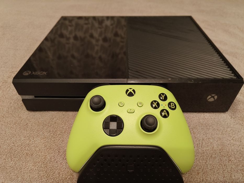 Xbox One 500 gb + геймпад Xbox Series (новий, акумулятор)+ акаунт з іграми