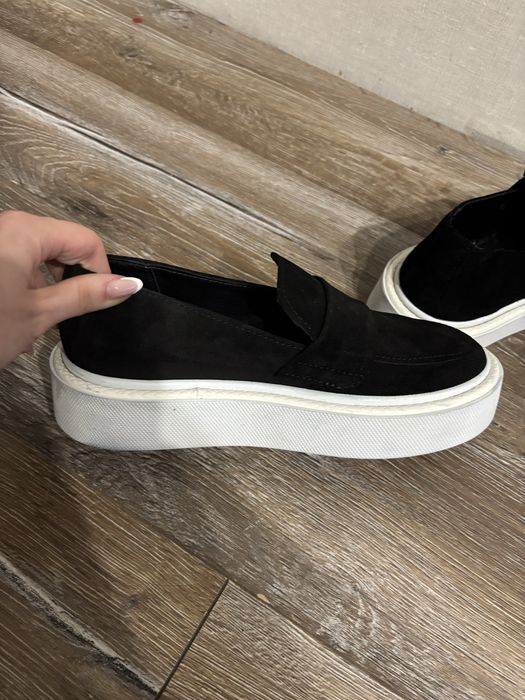 Продам лофери чорного кольору