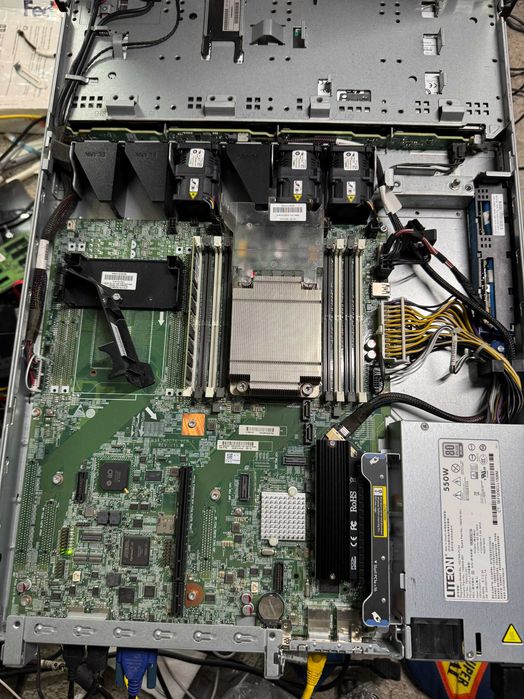 HP Proliant DL120 Gen9 - E5-2620v3 2.4GHz - 16GB RAM - Sem HDDs