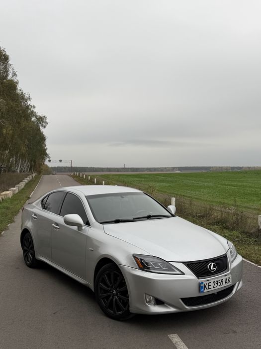 Lexus is220d