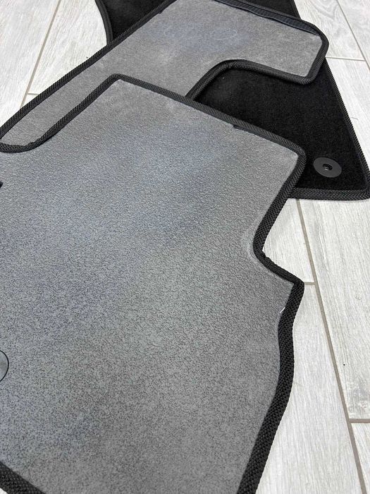 Ford Focus Mondeo Kuga Fiesta Edge Escape – килимки на замовлення