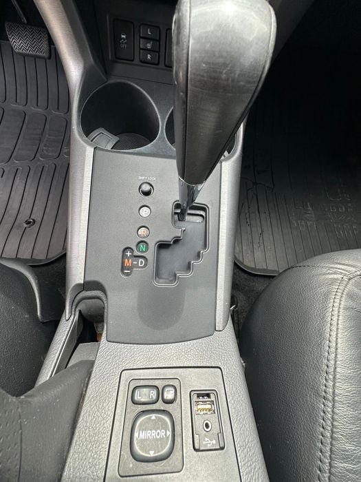 кроссовер RAV-4  2012 г