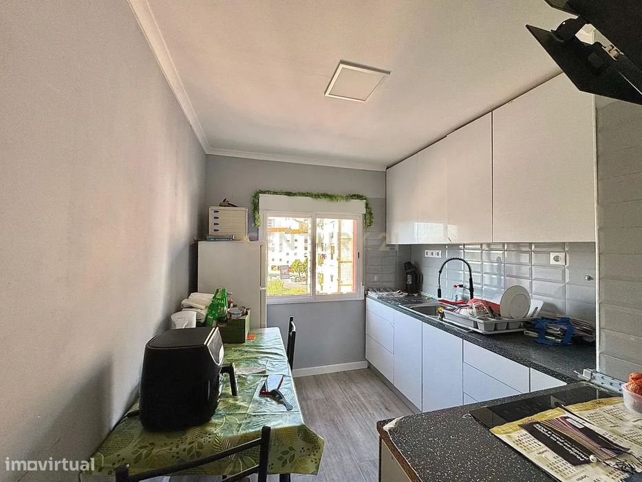 Apartamento T2 Com Vista Panoramica Em Loures — Santo António Dos Cavaleiros E Frielas, Lisboa