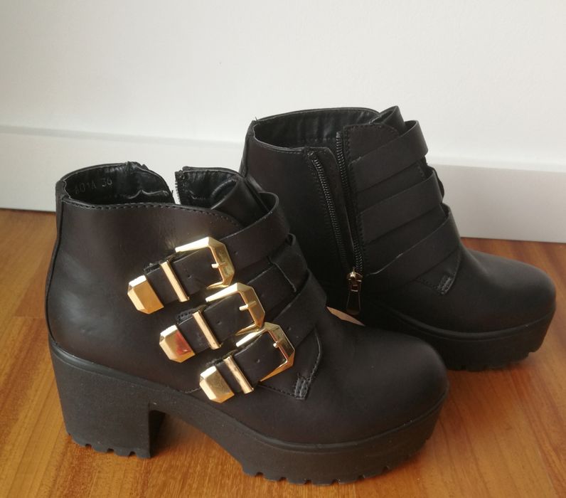 Botins pretos mulher
