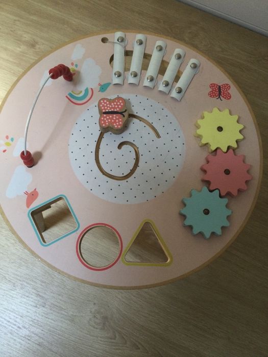 Mesa de Actividades de Criança