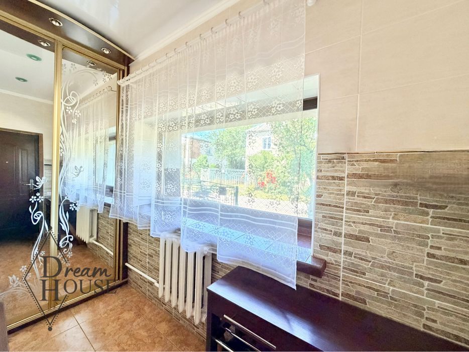 Продаж 2 поверхового будинку - Більше