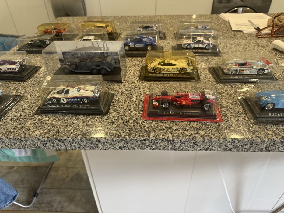 Carrinhos de colecao em miniatura