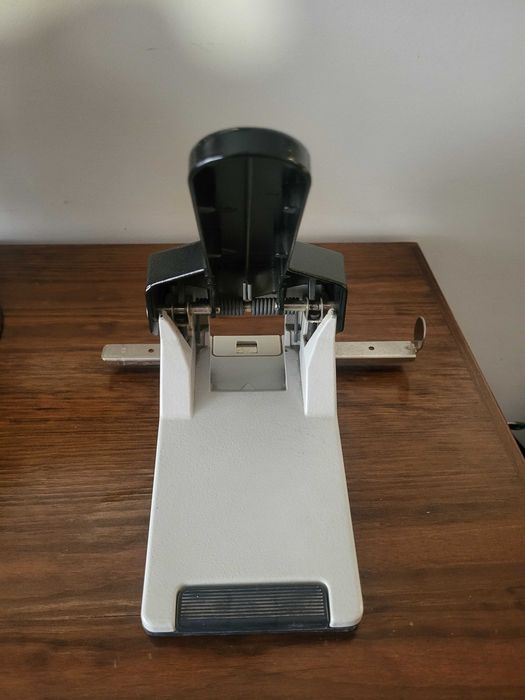 Furador "Leitz" alta capacidade