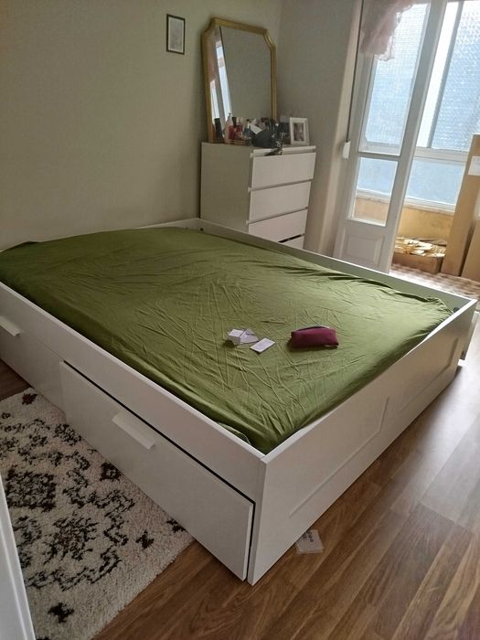 Cama brimnes em ótimo estado, sem uso