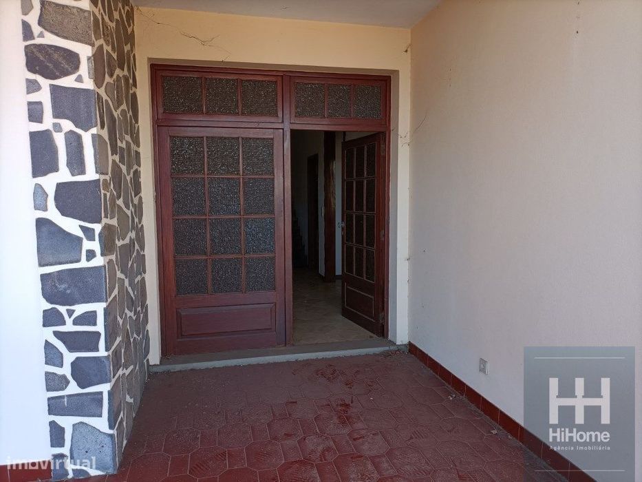 Moradia T4 +2 com terreno e garagem no Funchal