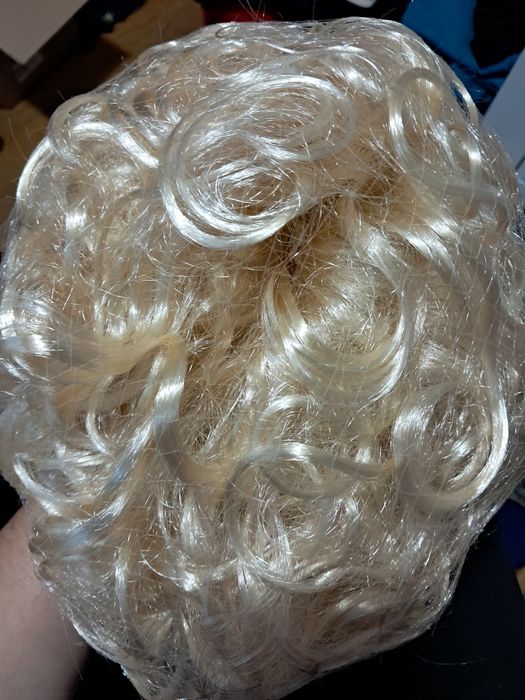 Blond peruka krótkie kręcone włosy