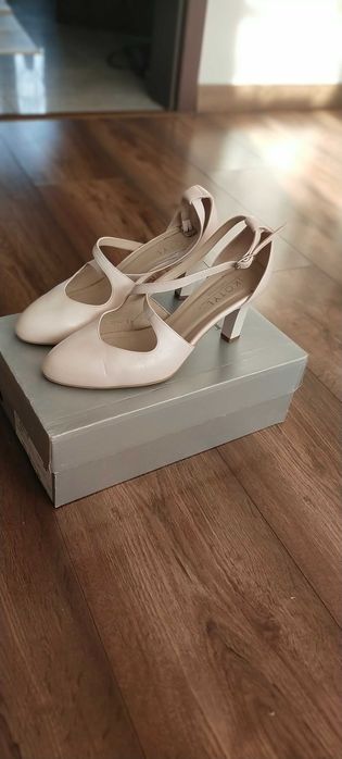 Buty na obcasie Kotyl
