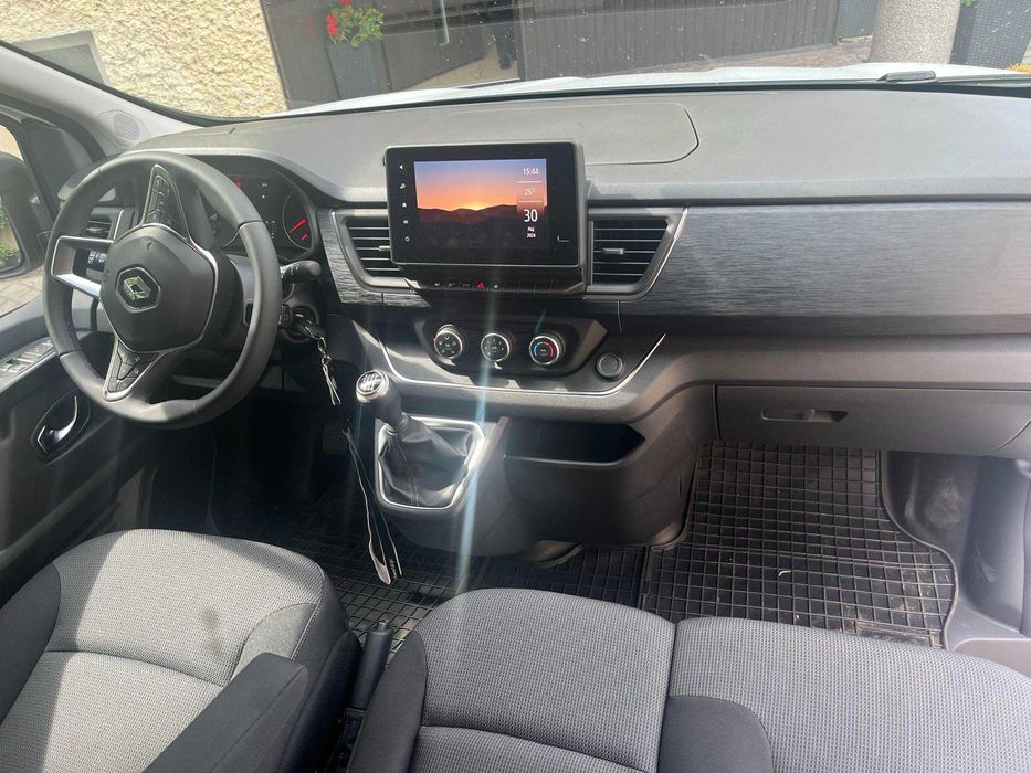 Wynajem Busa 9 osobowy Renault Trafic