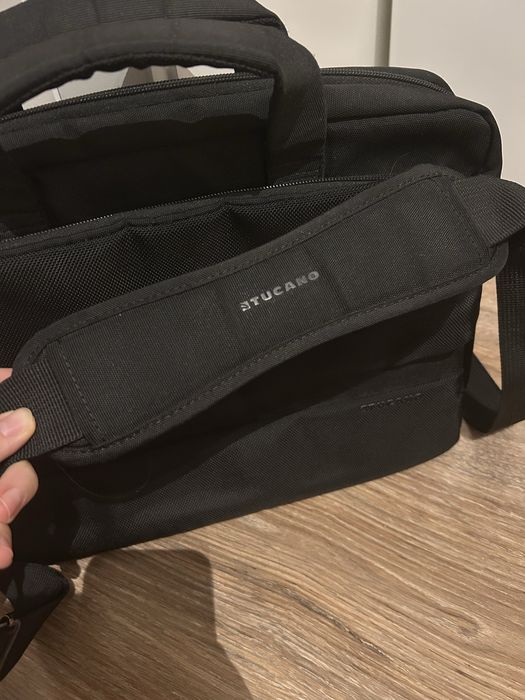 Czarna torba na laptopa Tucano
