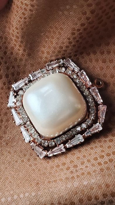 Кулон, підвіска,  ювелірні прикраси.