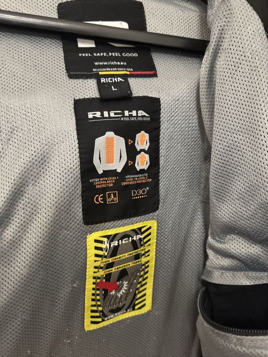 Casaco de mota da marca Richa com proteções e discreto