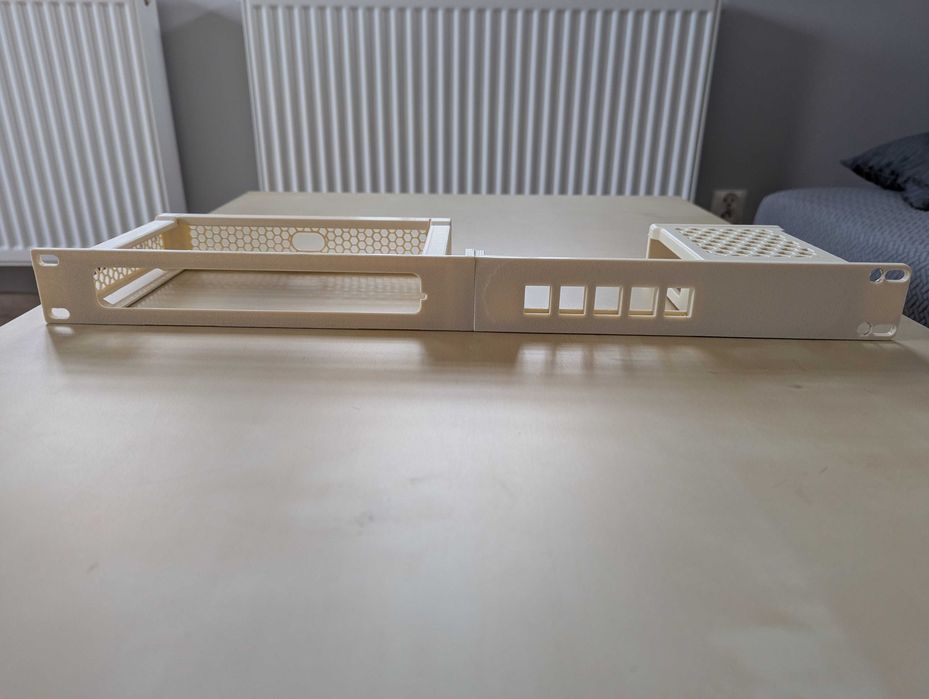 Uchwyt Rack 1U do Ubiquiti UCG-Fiber + 5x Port Keystone PETG - Druk 3D
