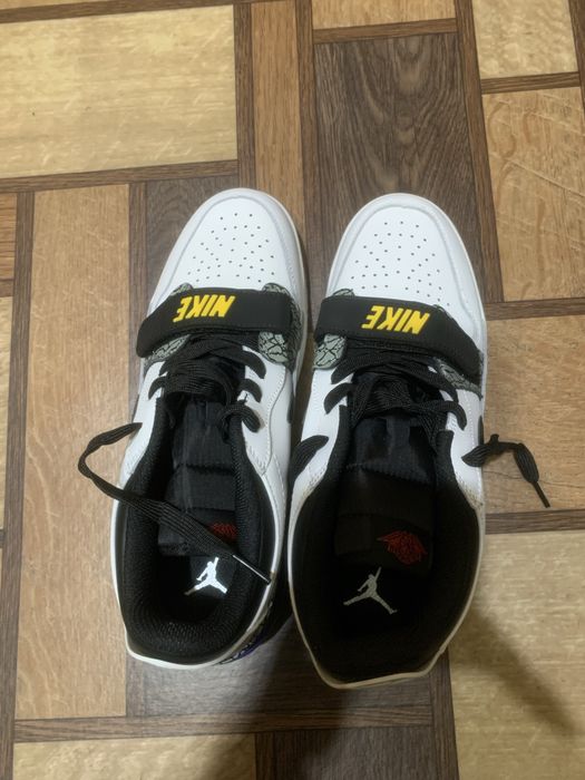Продам кросівки NIKE