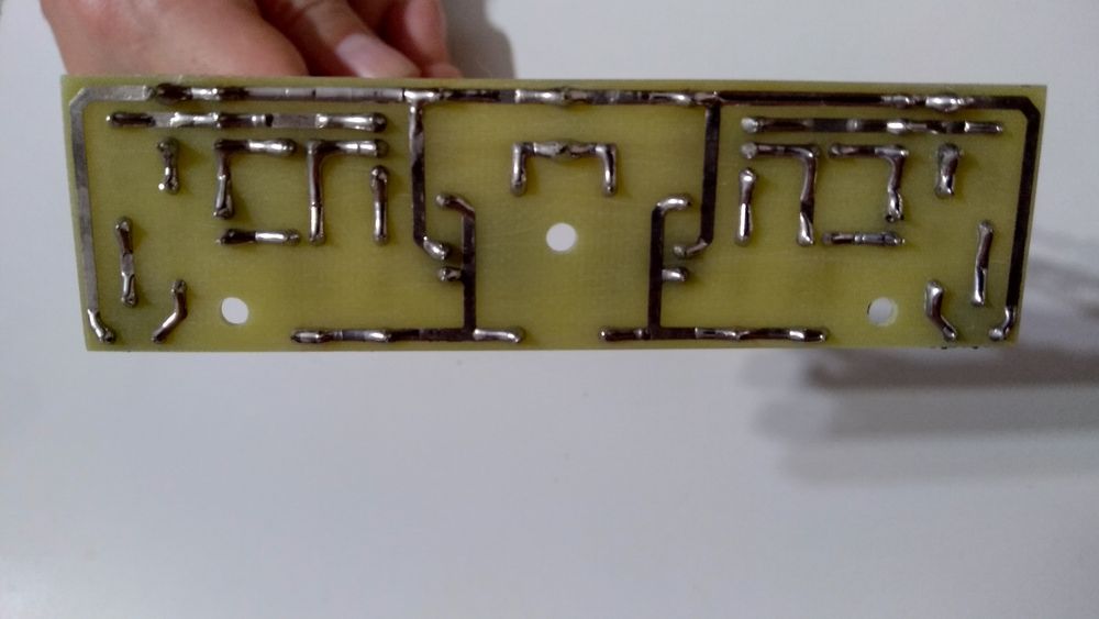 Индикатор перегрузки (clip detector) для усилителя мощности.