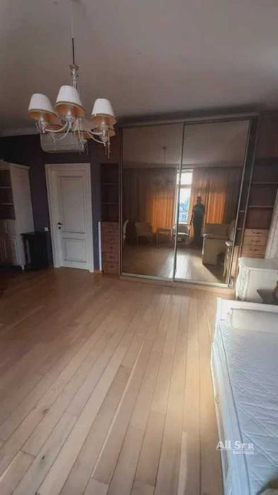 Оренда 5к квартири в Києві, Печерський р-н, Крутий спуск 5 Без комісії