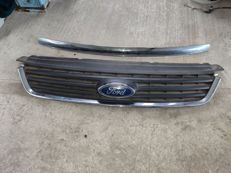 Grill  Ford Kuga 2010r