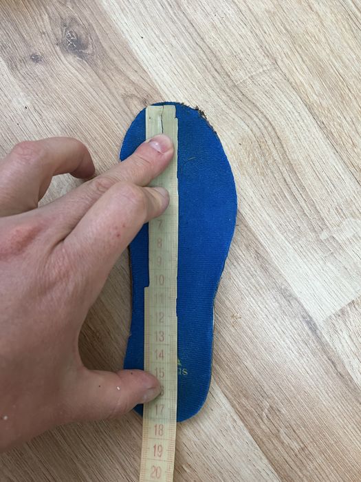 Buty sportowe do piłki nożnej chlopięce 28